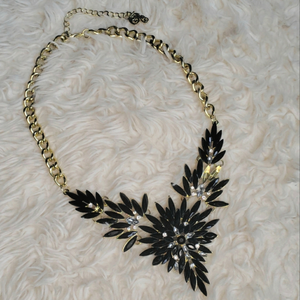 ❤ 3/$15 Black and gold necklace NWOT